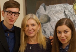 Vilma Jankienė su sūnumi Mantu ir dukra Živile meno degustacijoje Kernavėje