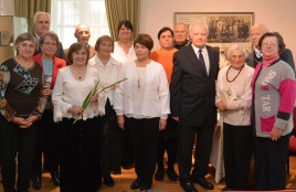 Vytautas Leščinskas (ketvirtas iš dešinės) su grupe renginio dalyvių. Gintaro Leščinsko nuotrauka