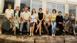„Kėdainių garso“ kolektyvas ant redakcijos stogo su redaktore Ingrida Marijošienė. Asmeninio archyvo nuotr.