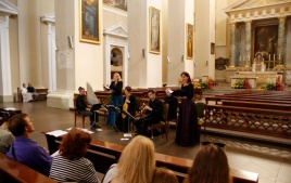  „Canto Fiorito“ atlieka viduramžių muzikos programą Vilniaus arkikatedroje. Fotografė Beatričė Zaveckaitė