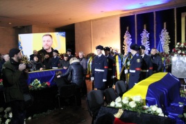 Marios kijeviečių šeštadienį ėjo atsisveikinti su žuvusiu ministru ir šešiais jo pavaldiniais. E.Butrimo nuotrauka