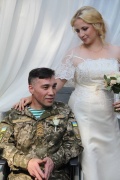 E.Butrimo nuotraukoje: Katerina Juščenko pasipiršo suparalyžuotam kariui, tačiau žuvo saugodama pasienį