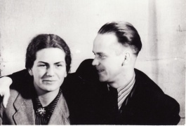 Eugenija Šulgaitė ir Gediminas Karka. Panevėžys, 1955 m.. Kazimiero Vitkaus nuotrauka