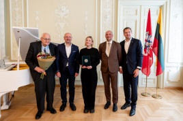 Po apdovanojimų. Iš kairės: Vytautas Žeimantas, Saulius Galadauskas, Kotryna Lingienė, Viktor Deniseno, Dainius Radzevičius. Laimutės Vasiliauskaitės nuotrauka Po apdovanojimų. Iš kairės: Vytautas Žeimantas, Saulius Galadauskas, Kotryna Lingienė, Viktor Deniseno, Dainius Radzevičius. Laimutės Vasiliauskaitės nuotrauka