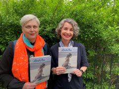 Žurnalo „Literatūra ir mena“ kuratorės – dailėtyrininkė, parodų kuratorė, poetė Laima Kreivytė ir rašytoja, vertėja Akvilina Cicėnaitė. Asmeninio archyvo nuotrauka Žurnalo „Literatūra ir mena“ kuratorės – dailėtyrininkė, parodų kuratorė, poetė Laima Kreivytė ir rašytoja, vertėja Akvilina Cicėnaitė. Asmeninio archyvo nuotrauka
