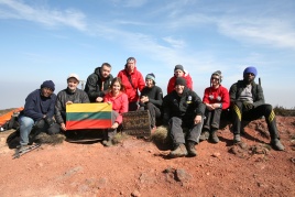 Lietuviškos vėliavos virš aukščiausios Kamerūno viršūnės