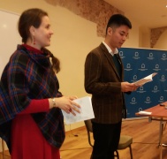 Baltarusių daininkė Tatjana Grynevič-Matafonava ir japonų vertėjas Ken Sibata. Aliaksandro Adamkovičiaus.nuotrauka