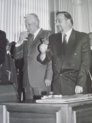 Vytautas Landsbergis ir Borisas Jelcinas kėlė šampano taures pasirašę pirmąją Lietuvos Respublikos ir Rusijos Federacijos tarpvalstybinių santykių pagrindų sutartį. Povilo Sigito Krivicko nuotrauka 